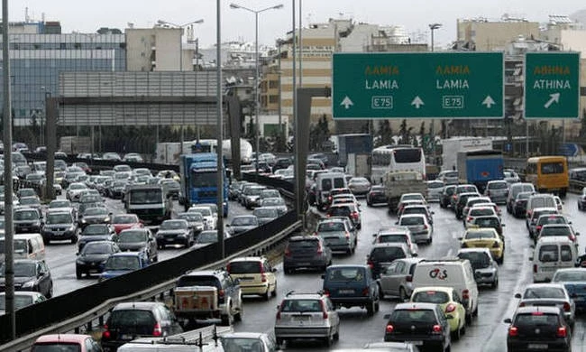 Καραμπόλα έξι οχημάτων στον Κηφισό – Ουρές χιλιομέτρων